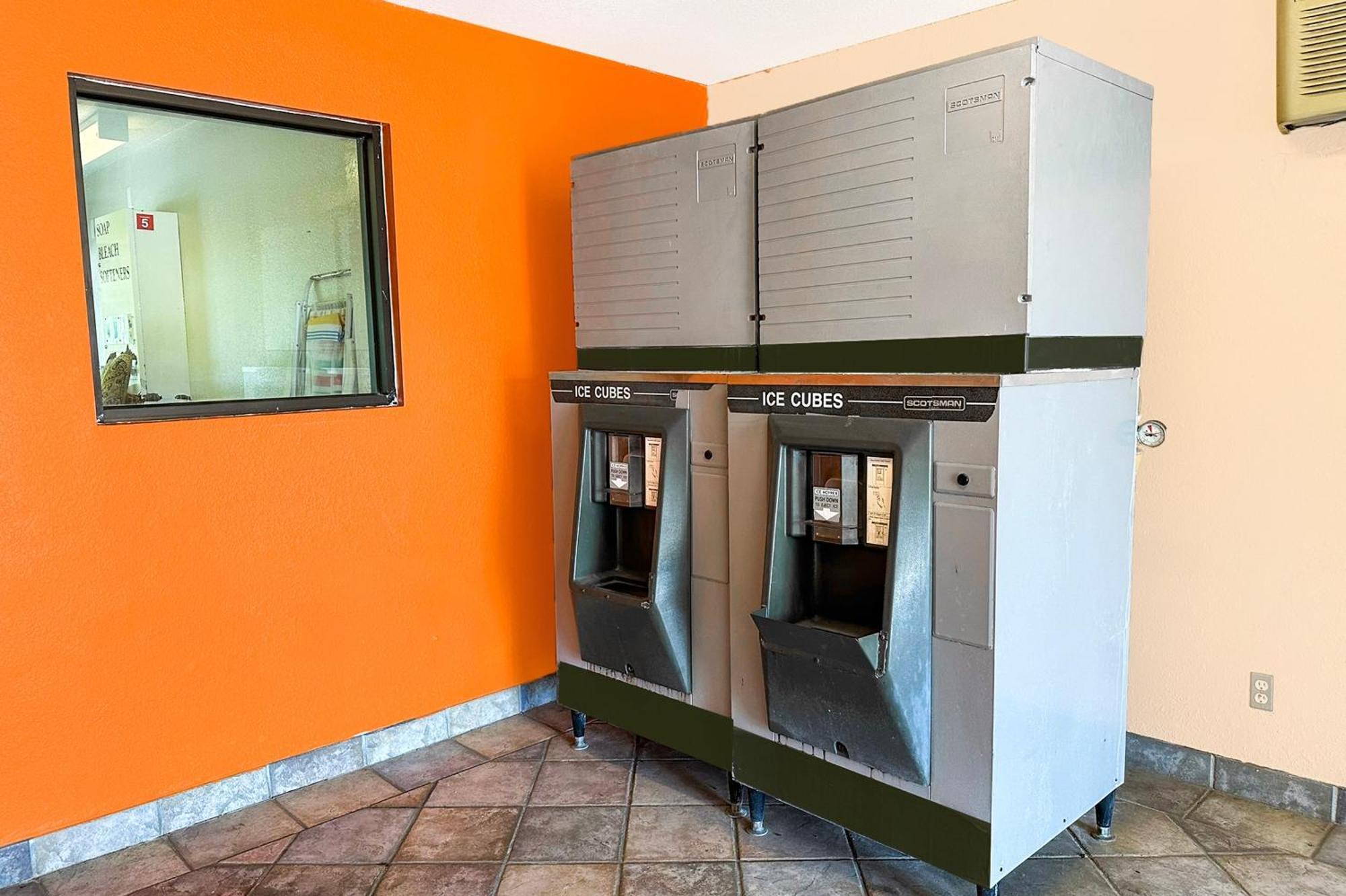 Luxury Inn By Oyo Albany Exterior foto